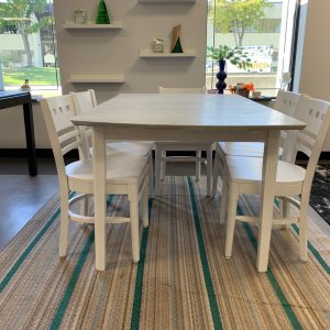 7White table
