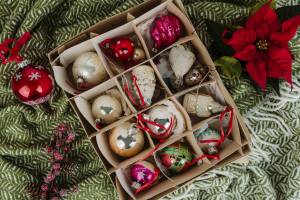 christmas tree ornaments box