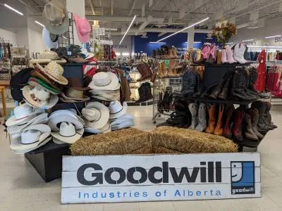 Local Businesses Come Together for Calgary Stampede 4 PXL 20210617 201804205 400x300 1
